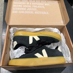 New! VEJA Campo Bold – Black Suede (Size 37 / Women’s 6)